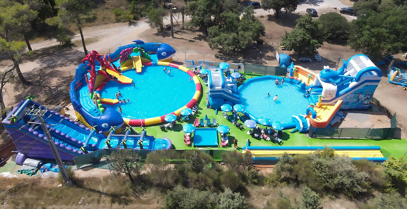 Ernstig ongeluk in Frans waterparkje: opblaasattractie waait weg, man overleden