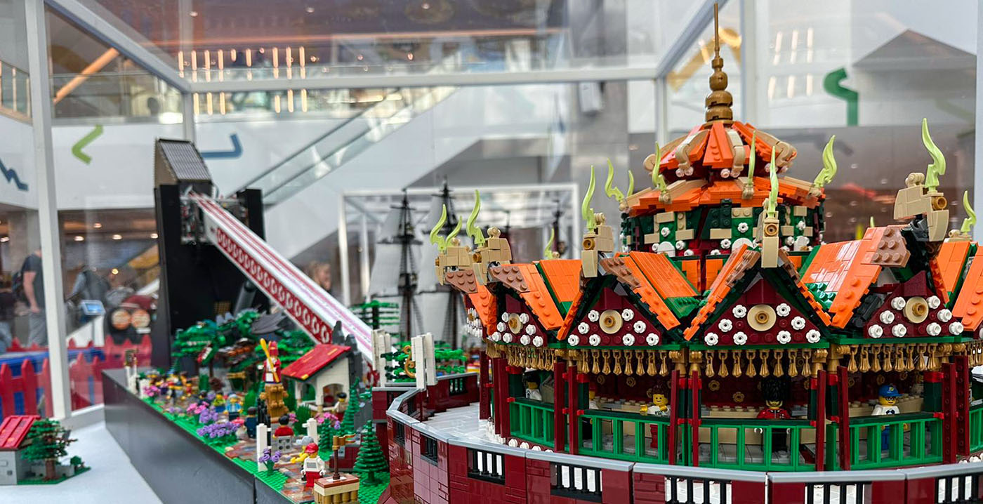 Enorm Lego-model van Efteling-attractie Pagode in Belgisch winkelcentrum