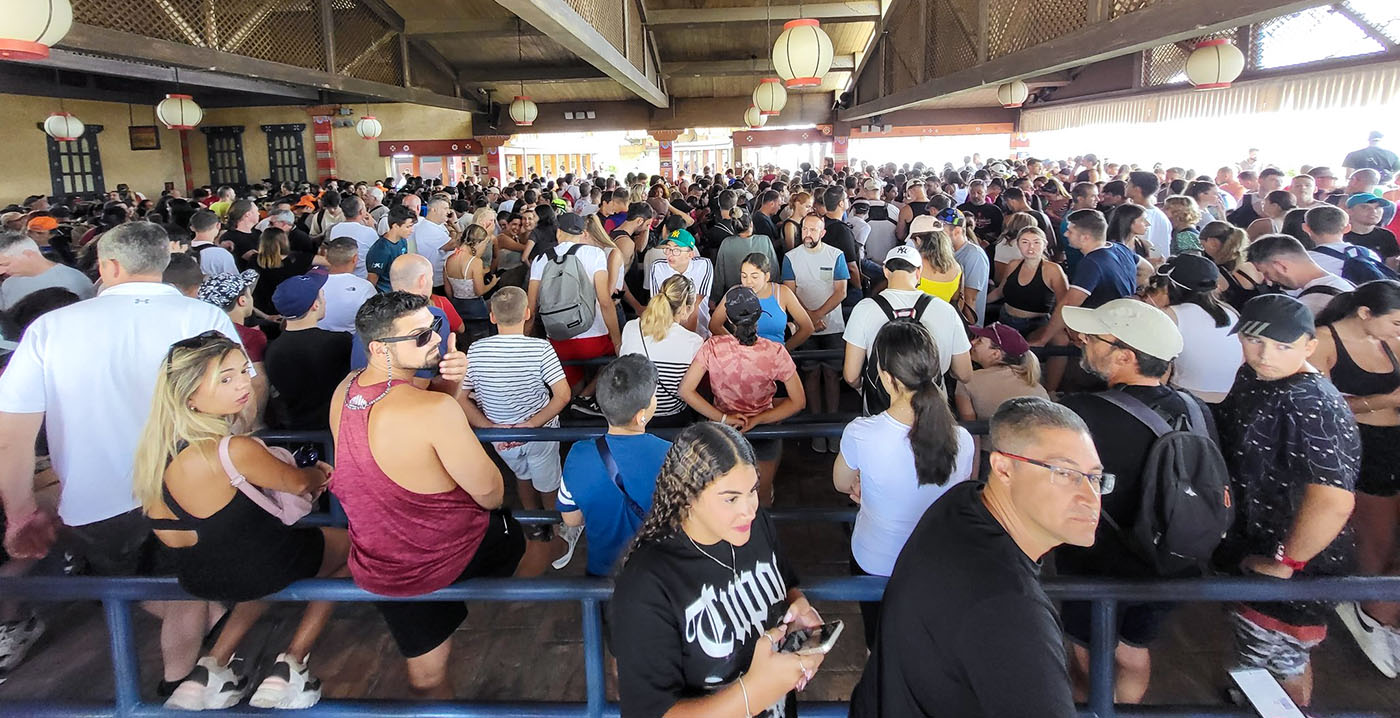 Nederlanders gekweld in wachtrij PortAventura: 'Drie uur en twintig minuten!'