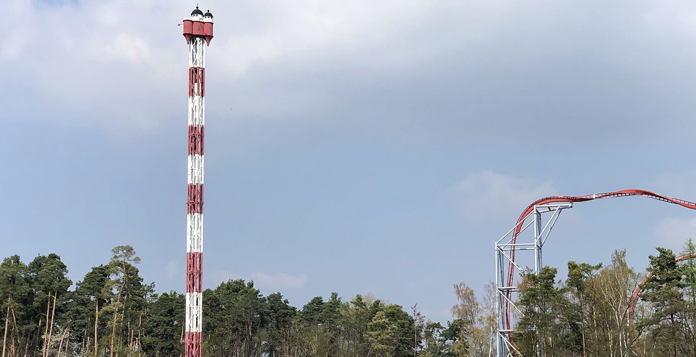 Zweefmolen in Duits pretpark tijdelijk buiten gebruik na blikseminslag