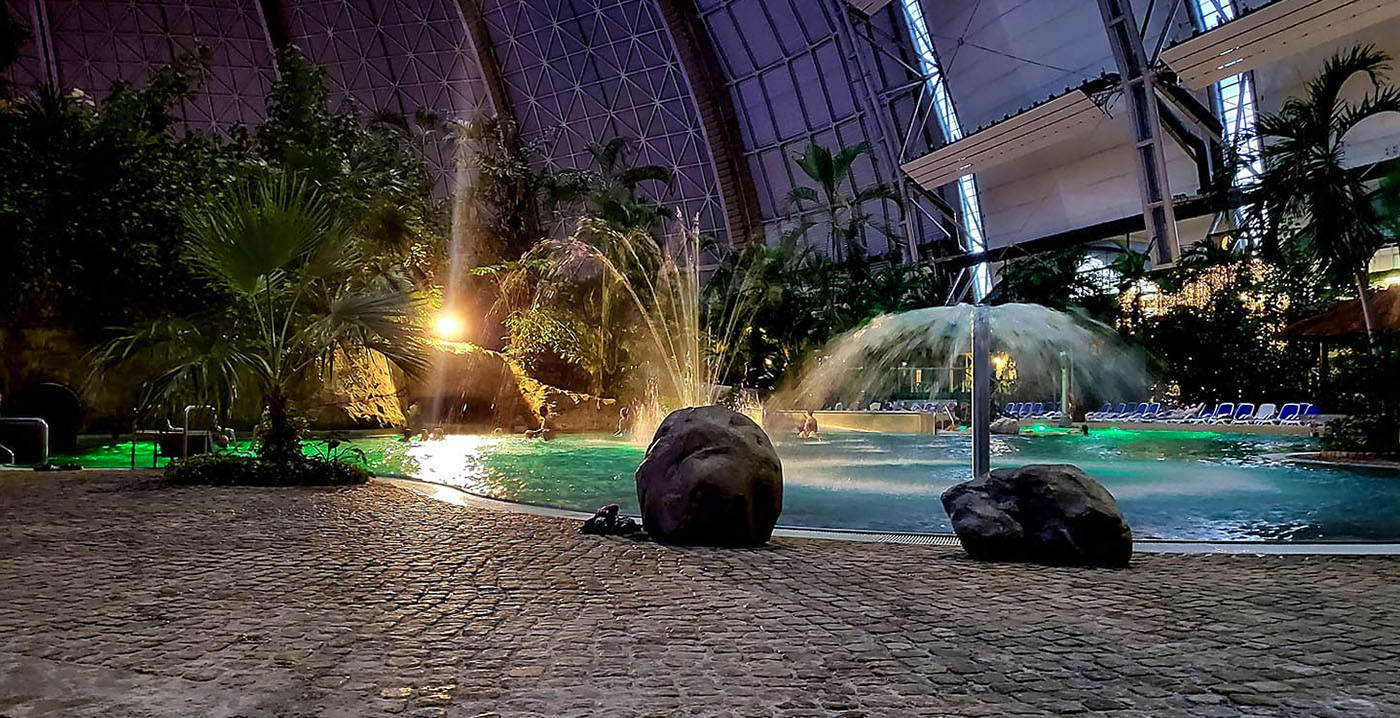 Tieners met elkaar op de vuist in zwemparadijs Tropical Islands