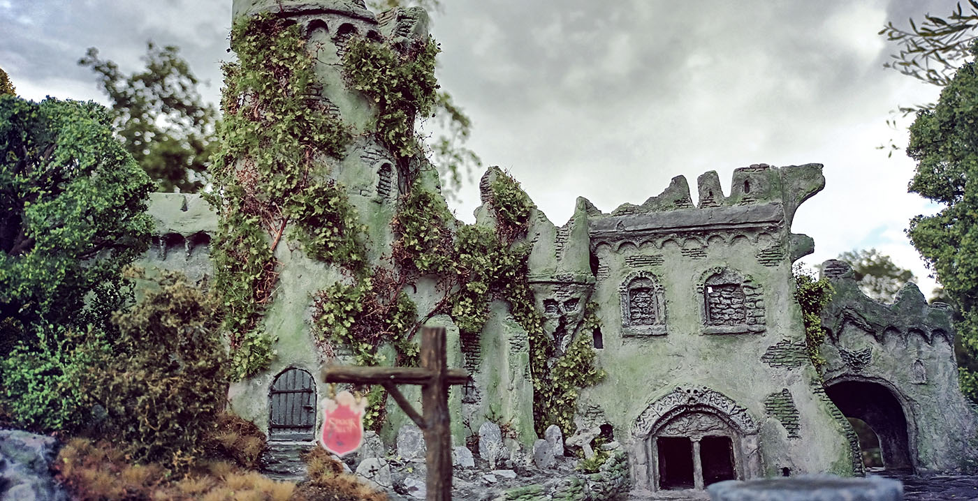 Mini-hommage aan het Spookslot: Efteling-fan presenteert zelfgemaakte maquette