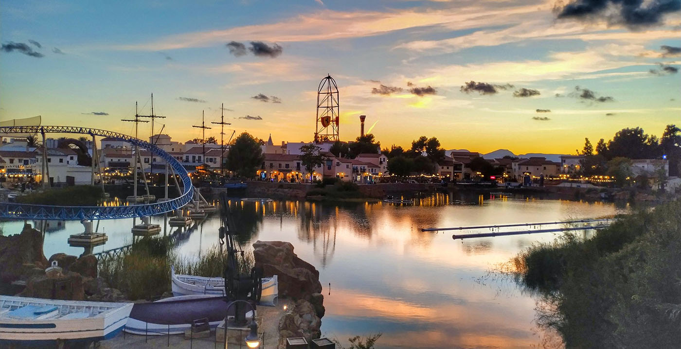 Spaans pretparkresort PortAventura World wordt te koop gezet