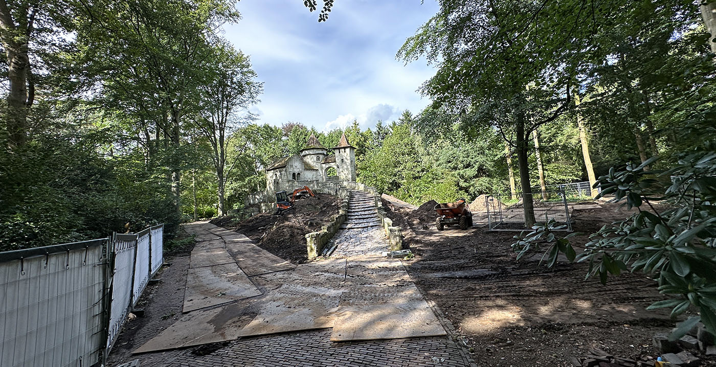 Kaalslag in het Sprookjesbos: Efteling kapt bomen rond Doornroosje