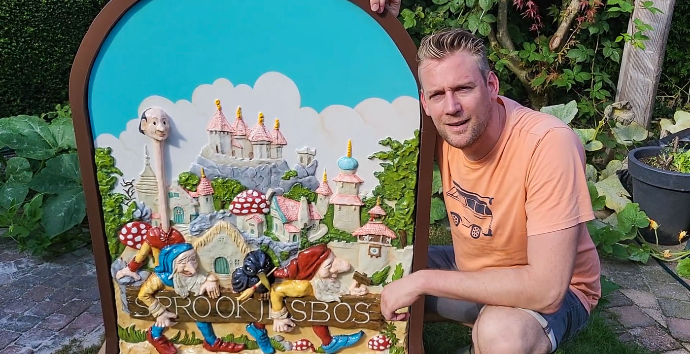 Sprookjesbos-bord in de achtertuin: Efteling-fan bouwt iconisch decorstuk na