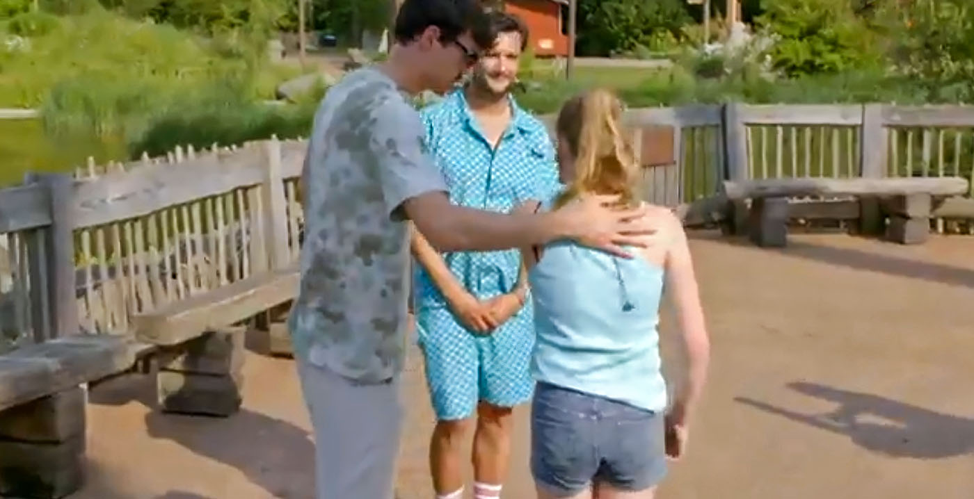 Meisje in tranen op tv omdat ze niet in Toverland-achtbaan durft