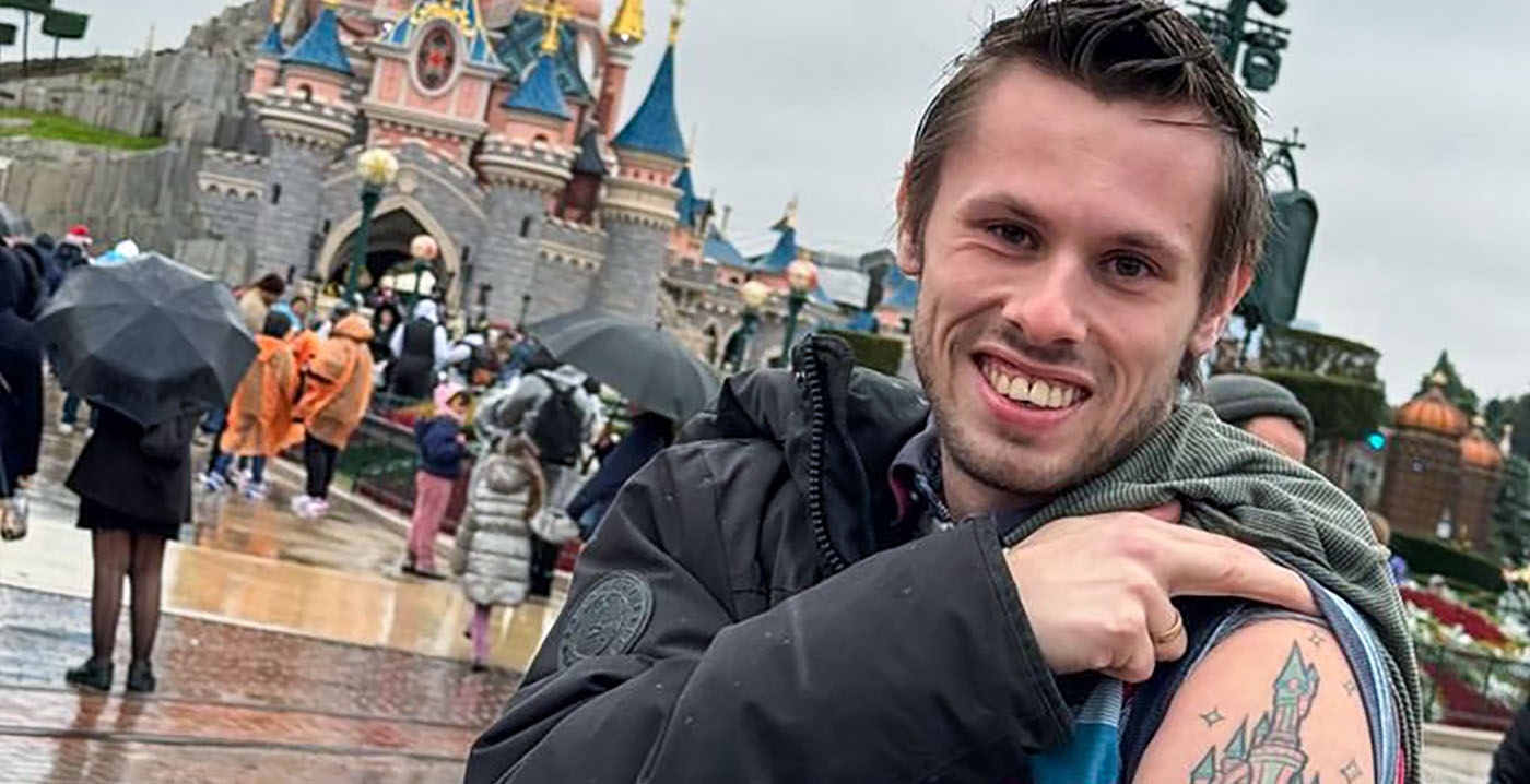 Nederlandse Disney-fan laat sprookjeskasteel op zijn arm tatoeëren