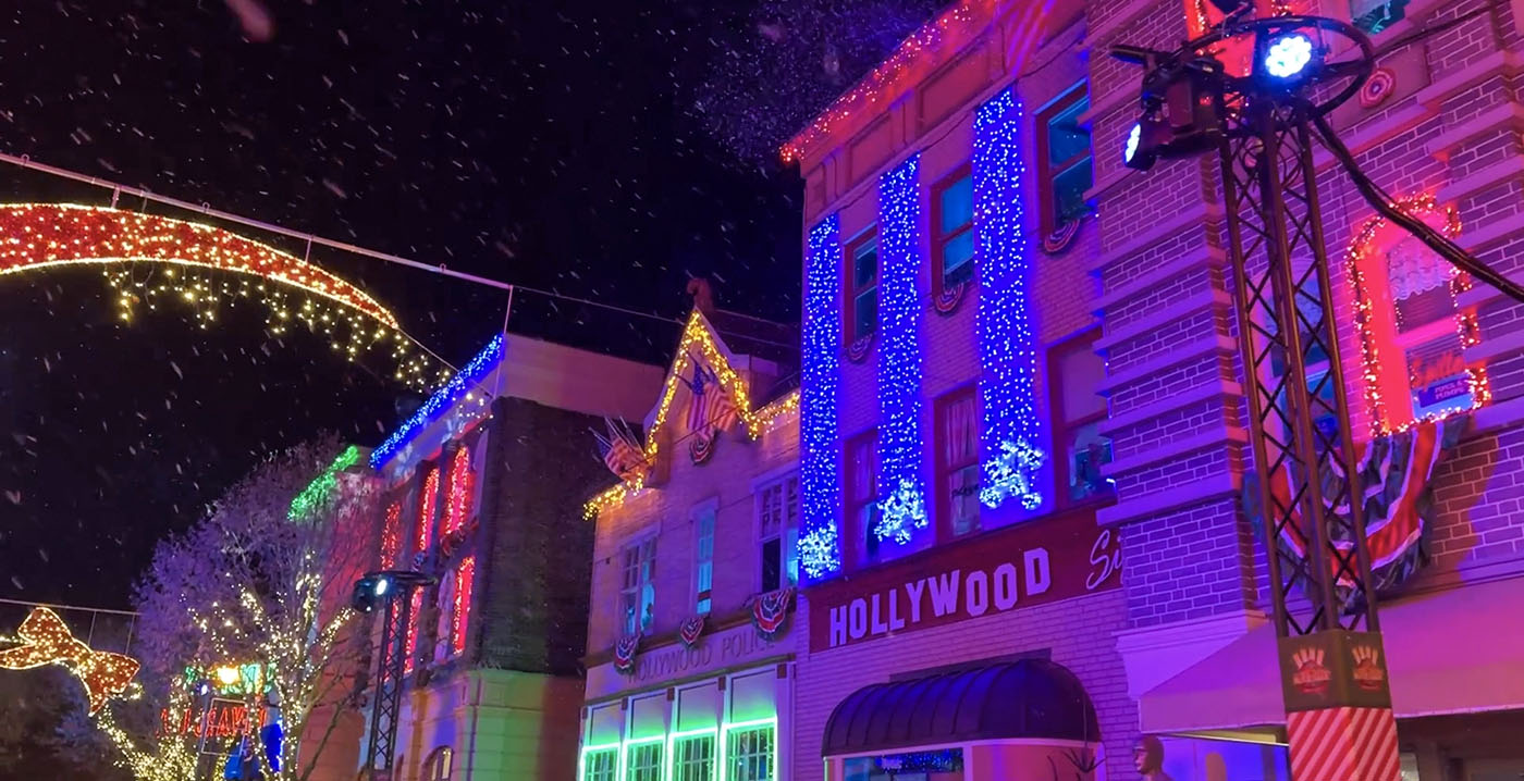 Video: Hollywood-Weihnachten im Movie Park mit Shows, Lichtern und Drohnen