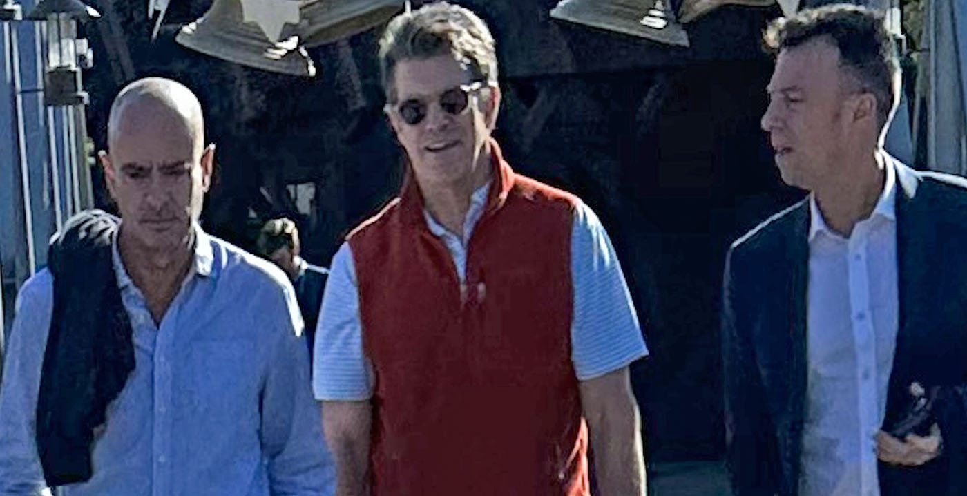Opvallende foto: Universal-topman wordt rondgeleid door PortAventura