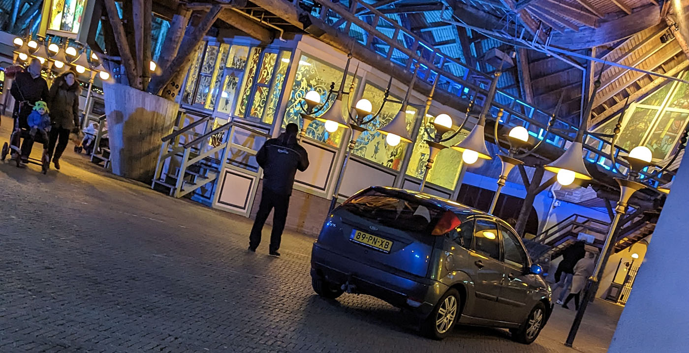 Man gebruikt cocaïne en rijdt entreegebouw Efteling binnen op tweede kerstdag