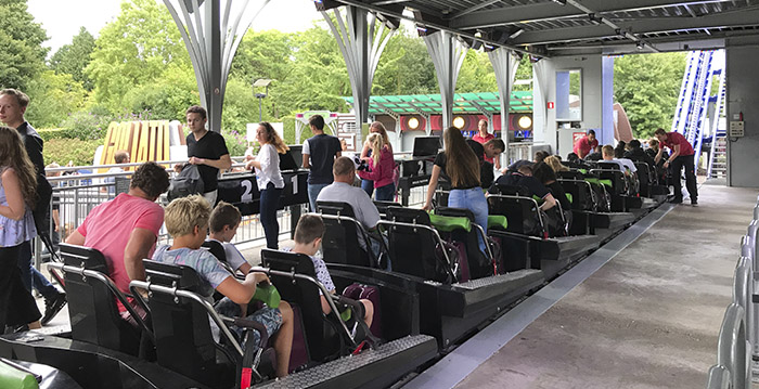 'Walibi-bezoeker slaat spugende kinderen'