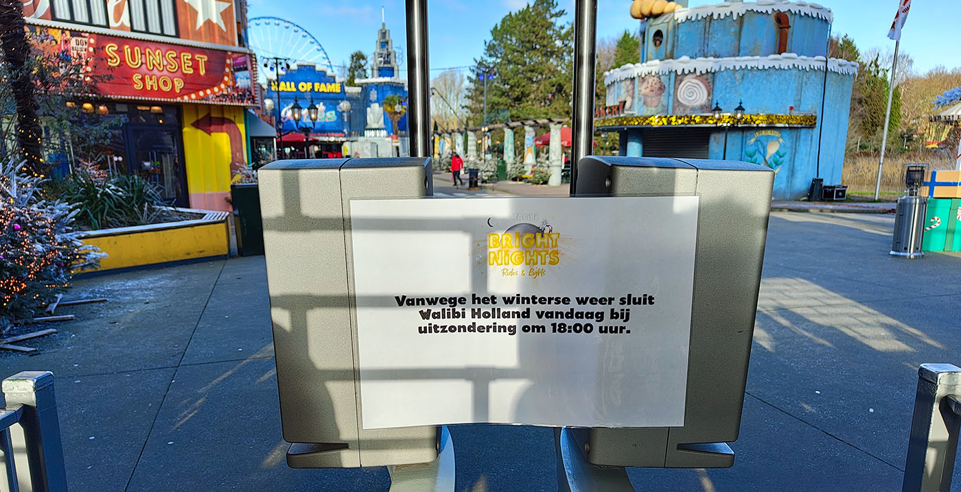 Walibi Holland onaangekondigd twee uur eerder dicht vanwege kou, achtbanen nóg eerder gesloten