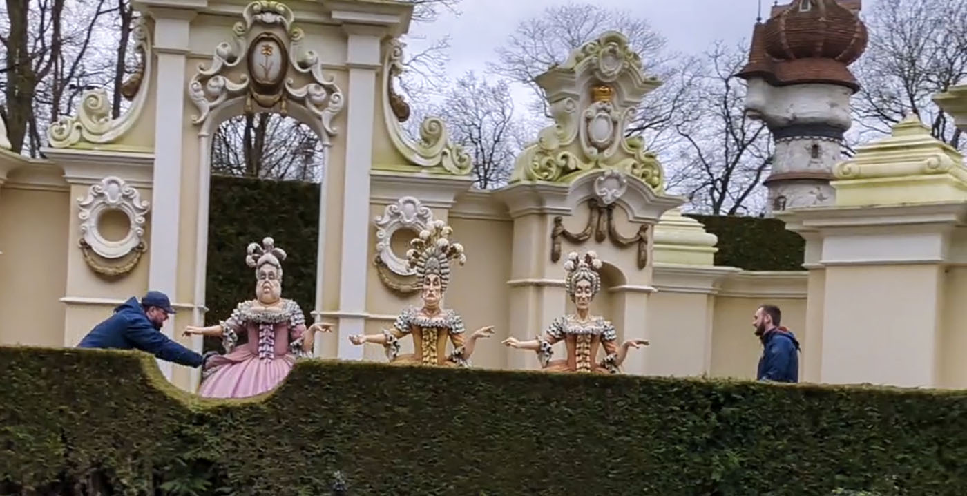 Video: Efteling-poppen blijven op en neer huppen door storing in Sprookjesbos