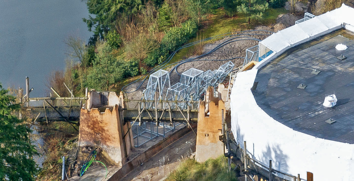 Foto's: Efteling werkt aan nieuwe rotsen bij wildwaterbaan Piraña