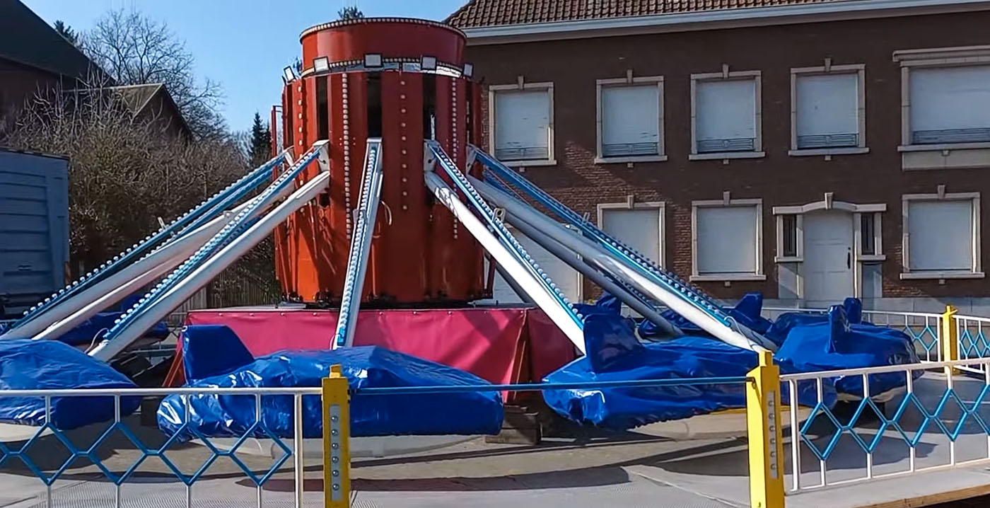 Jongen (10) raakt gewond tijdens ritje in vliegtuigattractie