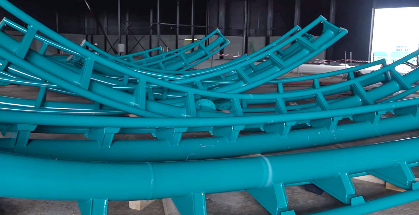 Video: onderdelen van achtbaan gearriveerd bij nieuw pretpark Bommelwereld