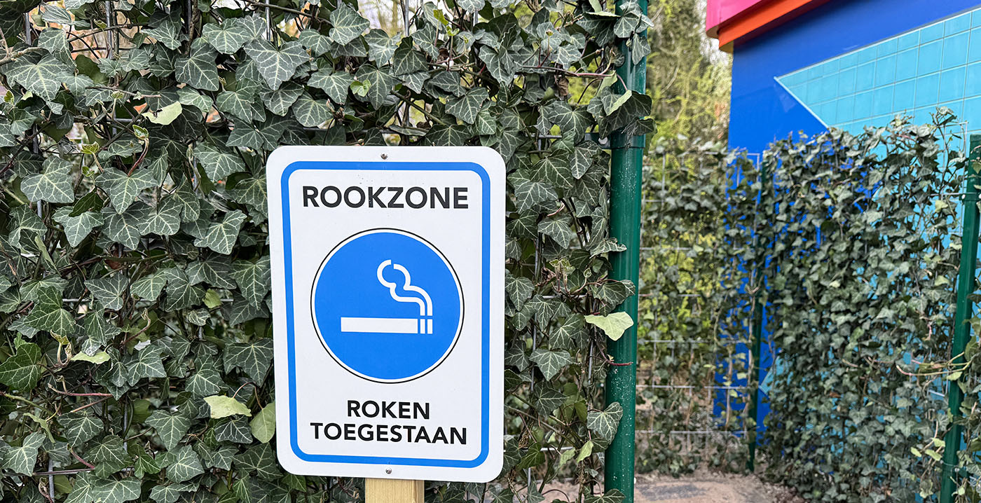 Foto's: Walibi Holland neemt vier rookzones in gebruik