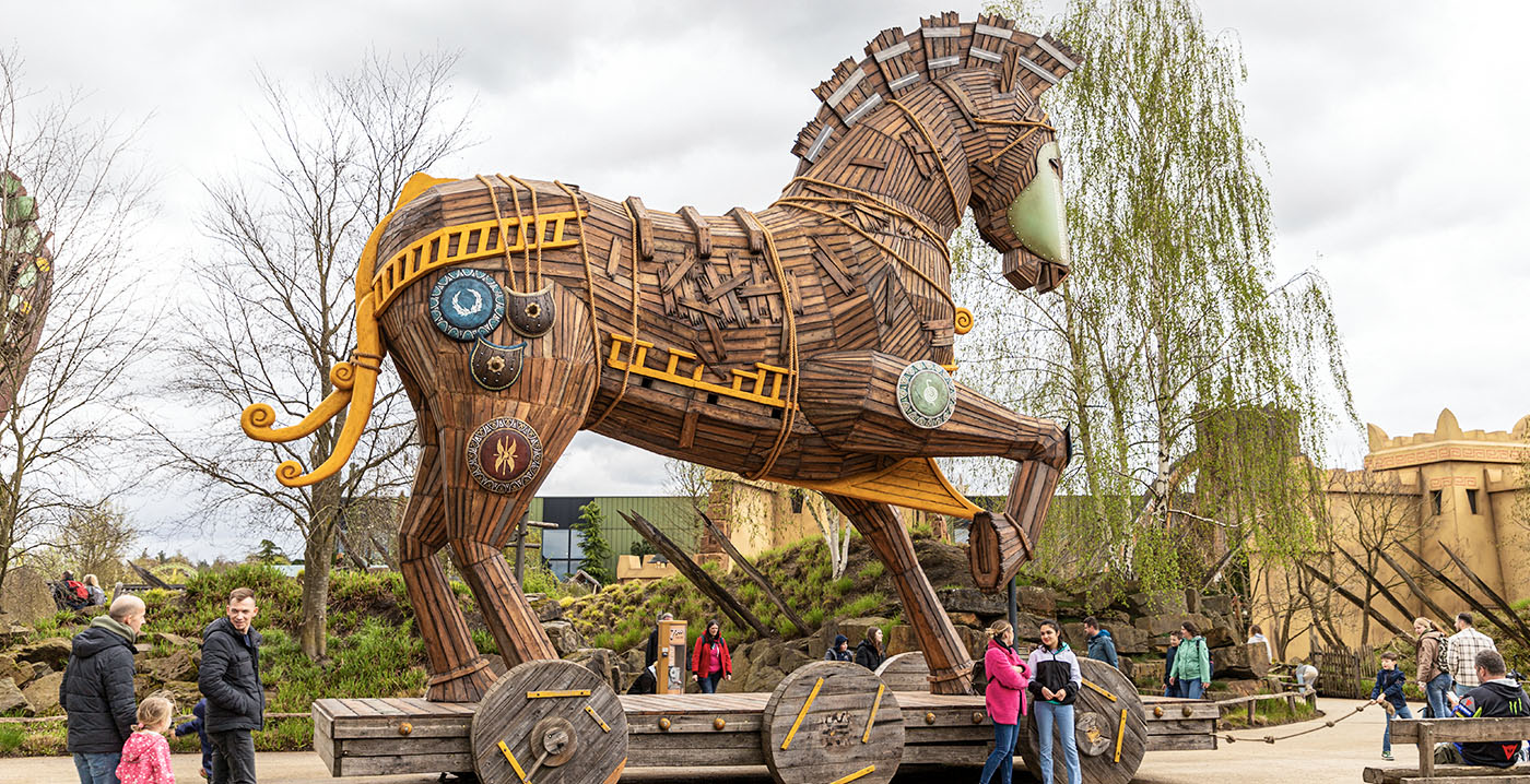 Foto's: Toverland vernieuwt 8 meter hoog Paard van Troje