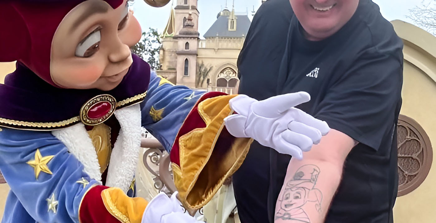 Efteling-fan (41) laat Pardoes-tatoeage zetten