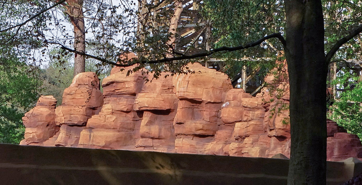 Foto's: Efteling verwerkt gezichten in nieuwe rotsen bij de Piraña