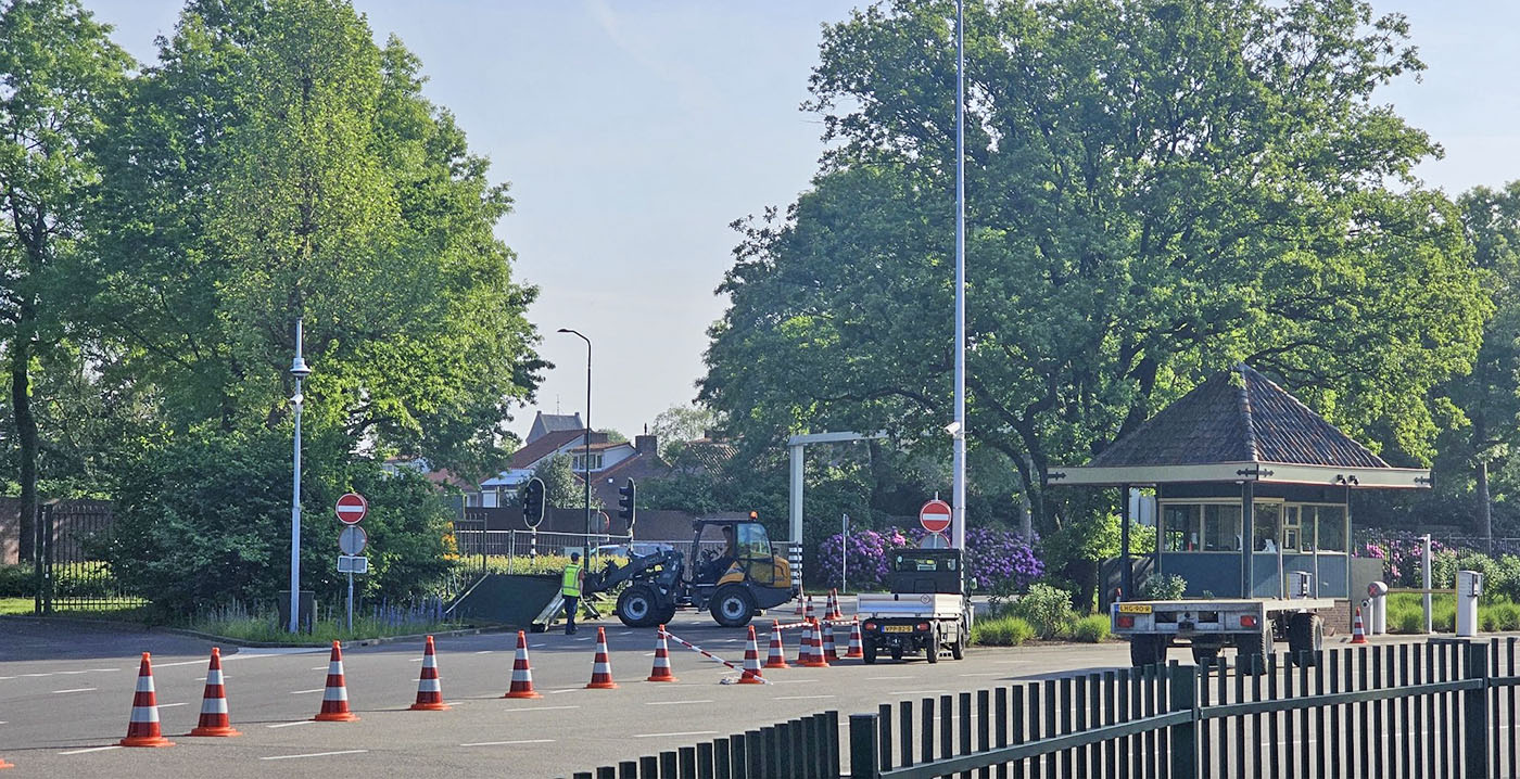 Automobilist rijdt Efteling-hekwerk kapot