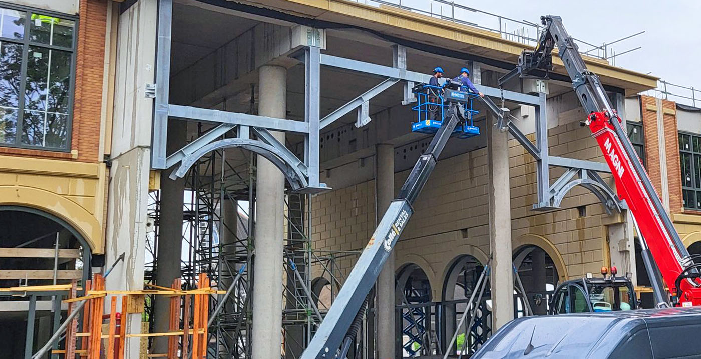 Foto's: dit wordt de 9 meter hoge arcadeboog van het Efteling Grand Hotel