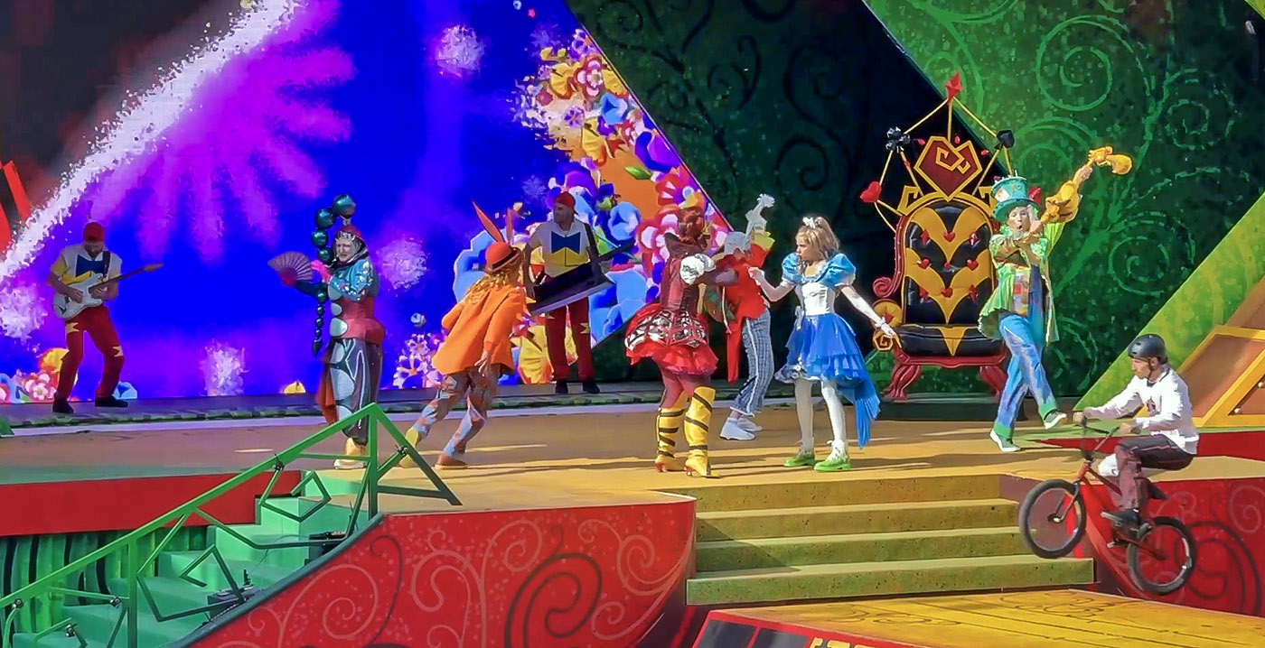Video: bekijk de nieuwe show Alice & The Queen of Hearts: Back to Wonderland in Disneyland Paris