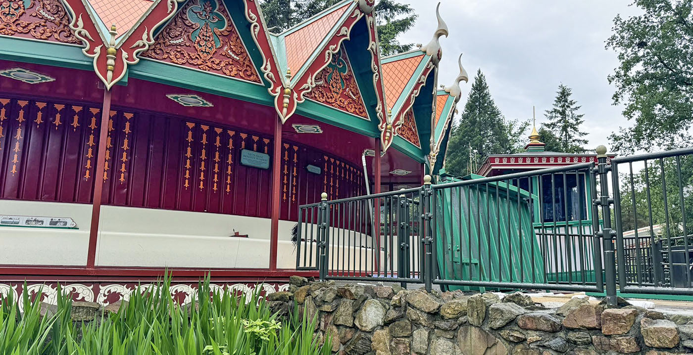 Pagode zonder hekken: onderhoudsbeurt bij vliegende tempel Efteling