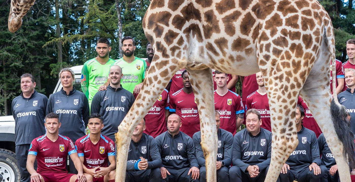Dierentuin Burger's Zoo blijft noodlijdende voetbalclub Vitesse steunen als shirtsponsor
