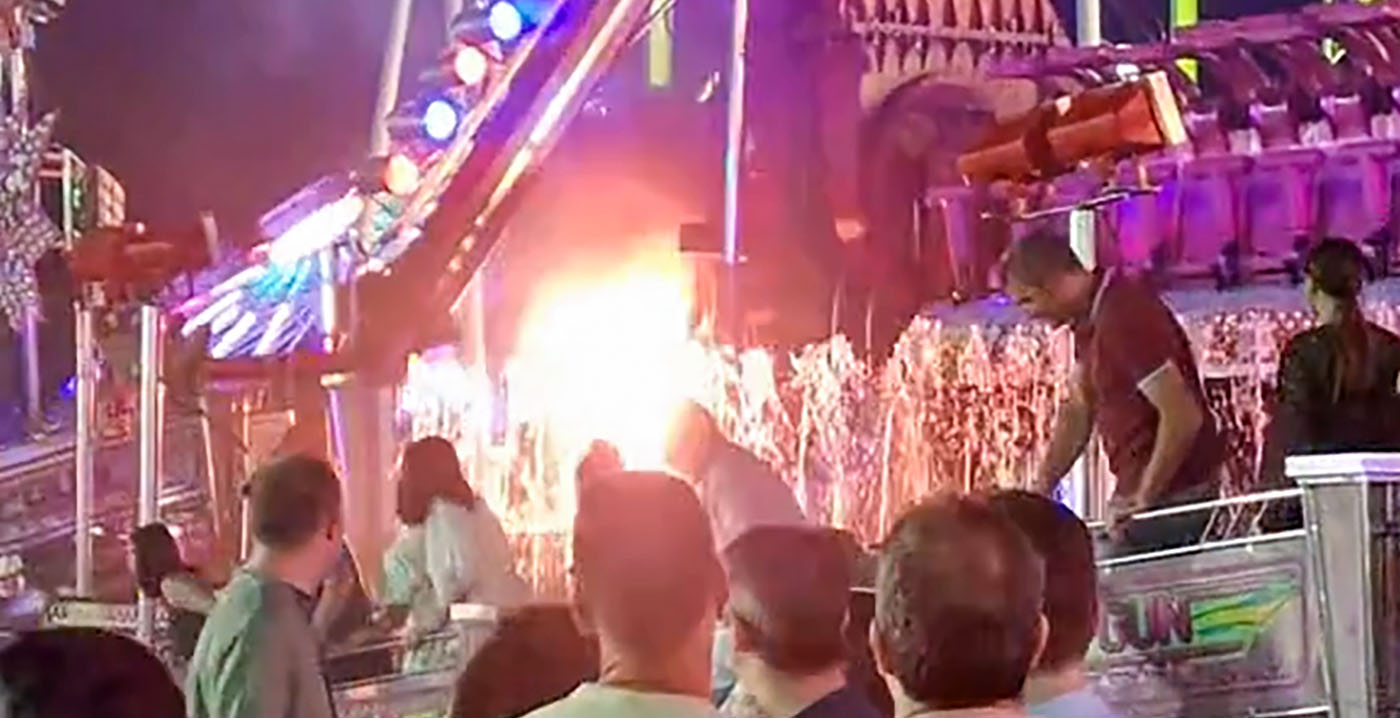 Video: kermisbezoekers vluchten weg als attractie in brand vliegt