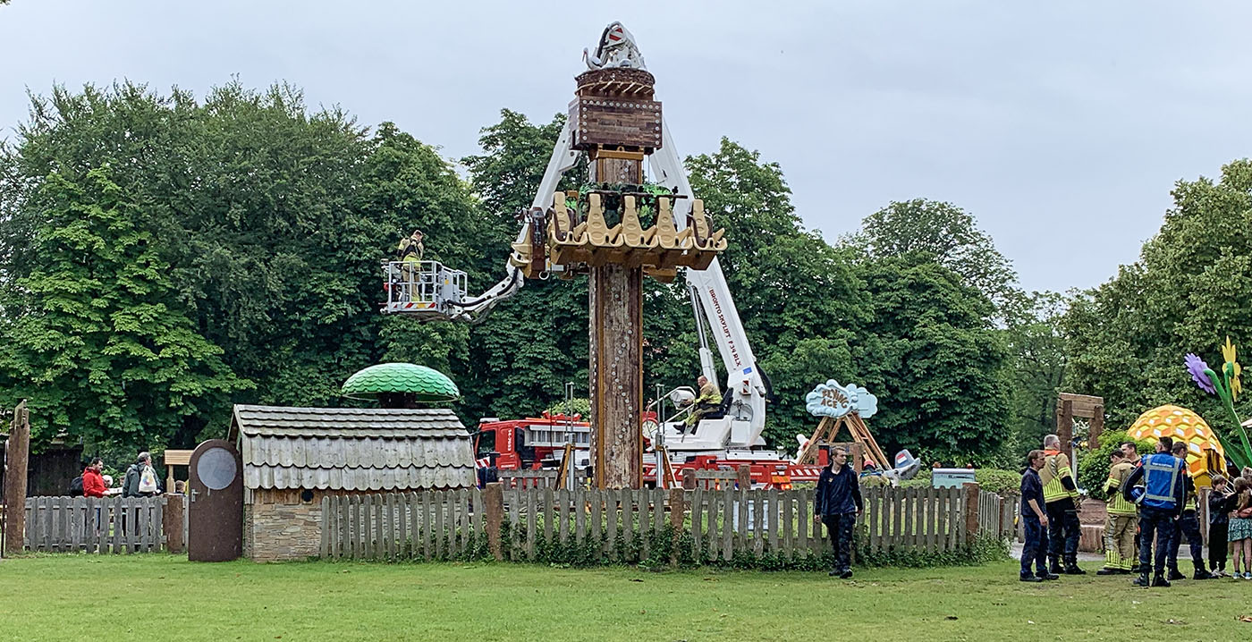 Brandweer haalt bezoekers uit vrijevaltoren in Noord-Hollands pretpark