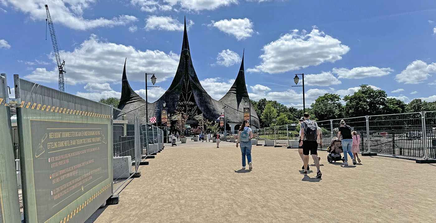 Tunnel onder Efteling-parkeerplaats is af: wandelpad naar entree weer toegankelijk