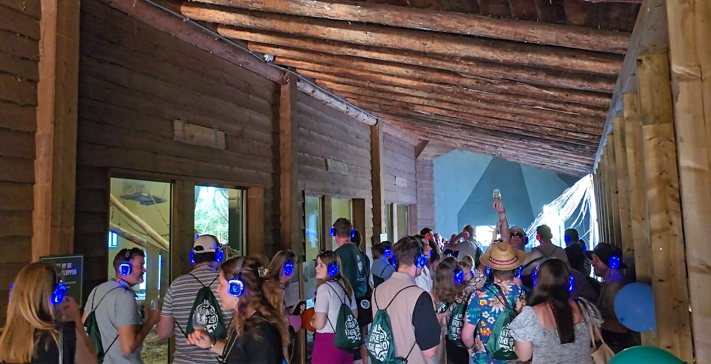 Bierfestival in Safaripark Beekse Bergen: silent disco bij de gorilla's