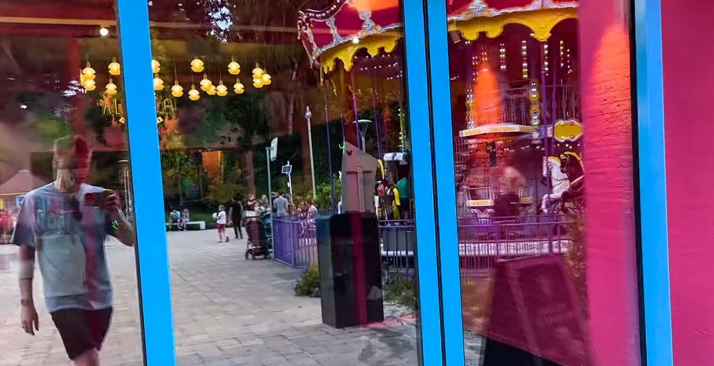 Walibi Holland vraagt vloggers en bloggers om positief te zijn: 'Waar sláát dit op?!'