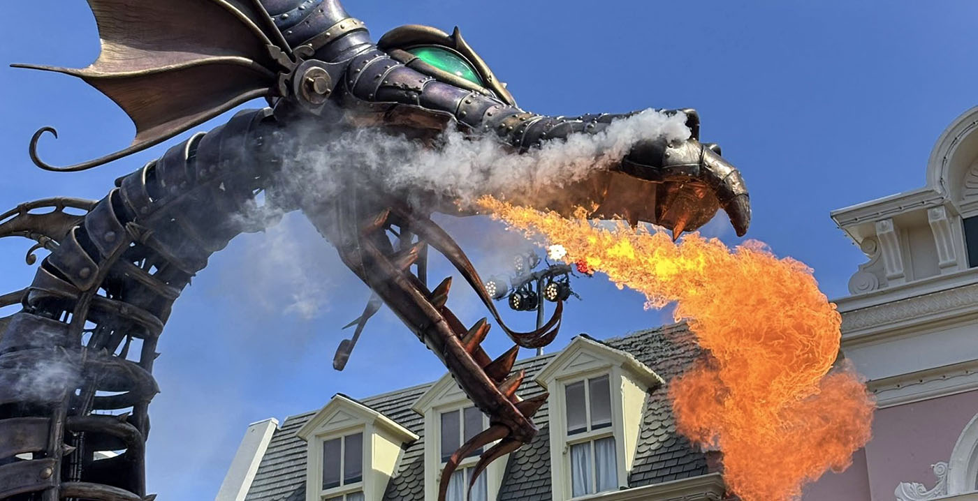 Vuureffect na ruim een jaar terug in parade Disneyland Paris