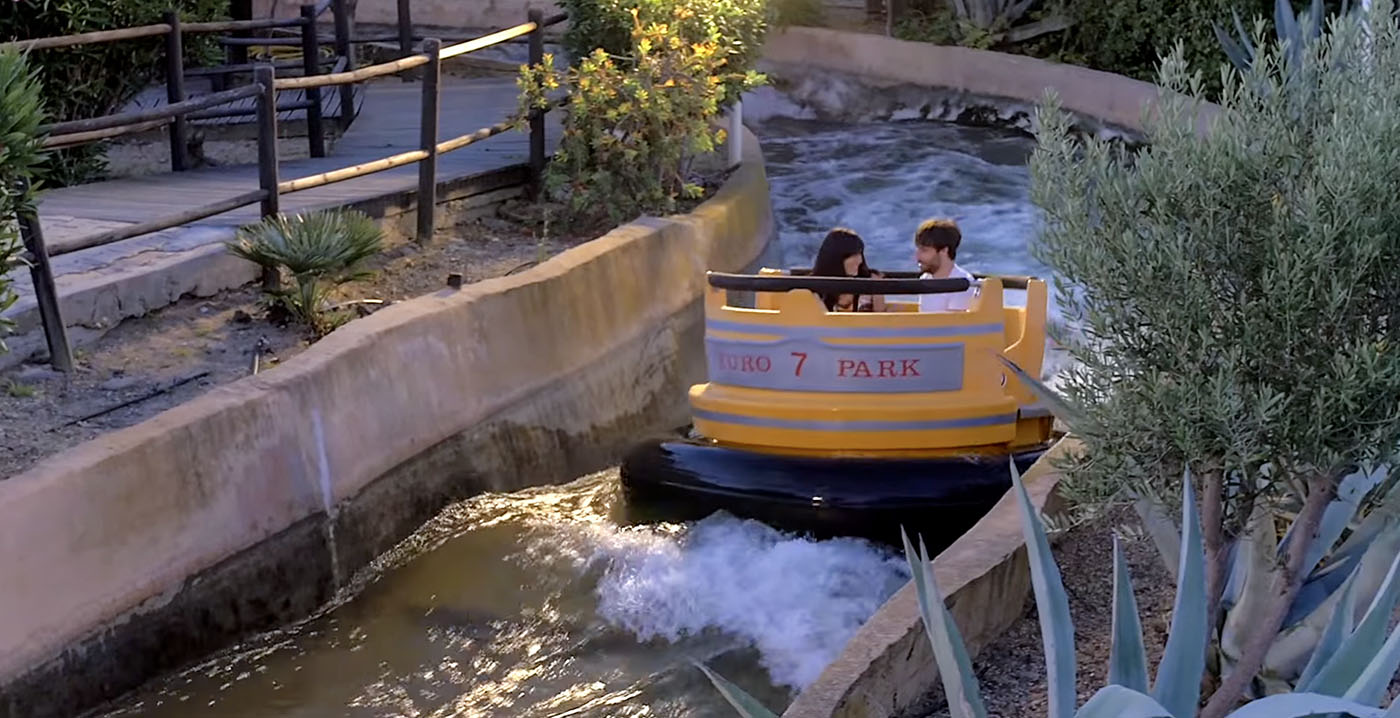 Ongeluk bij wildwaterbaan in Frans pretpark: bootje met bezoekers slaat om