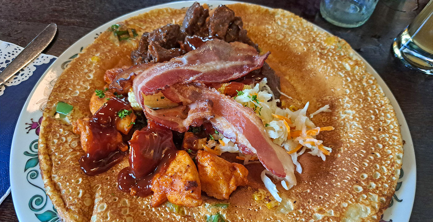 Efteling verkoopt tijdelijk pannenkoek met kip-barbecue, spek en teriyaki-rundvlees: 'Een kunststukje'