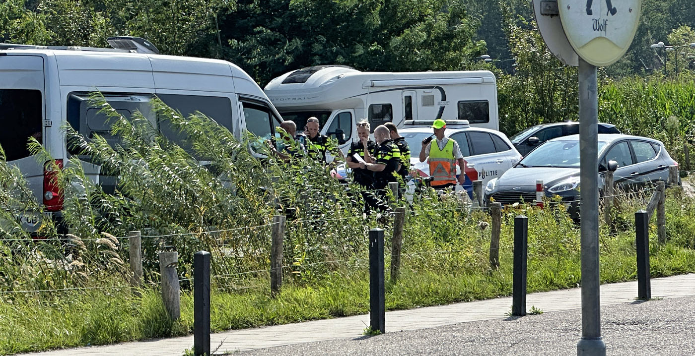 Politie wederom ter plaatse: Efteling-bezoekers blijven honden opsluiten in campers