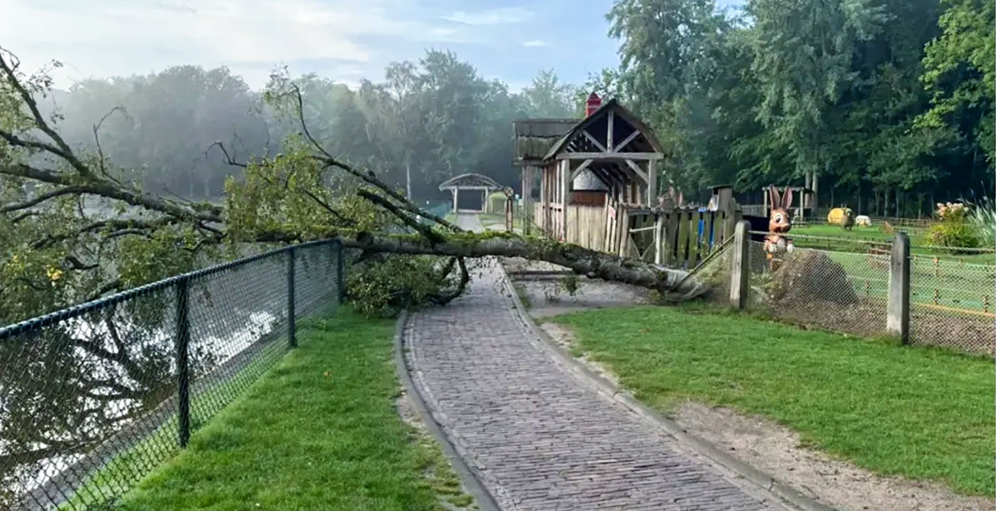Boom omgevallen in Noord-Hollands pretpark: twee attracties dicht