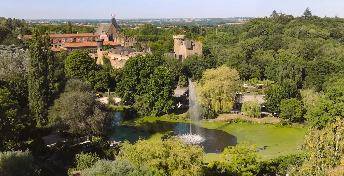 Frans themapark Puy du Fou koopt 400 hectare aan landbouwgrond