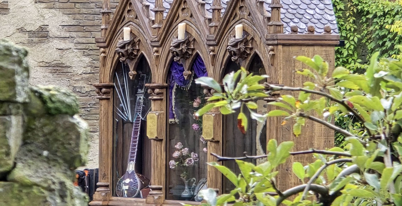 Opvallend nieuw decorstuk gespot bij Danse Macabre in de Efteling
