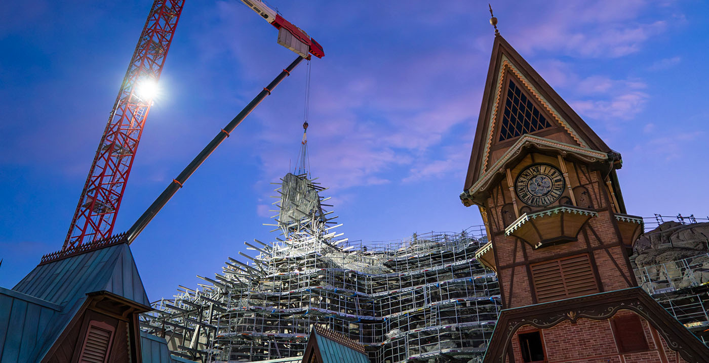 Mijlpaal in nieuw Frozen-gebied Disneyland Paris: hoogste punt North Mountain bereikt