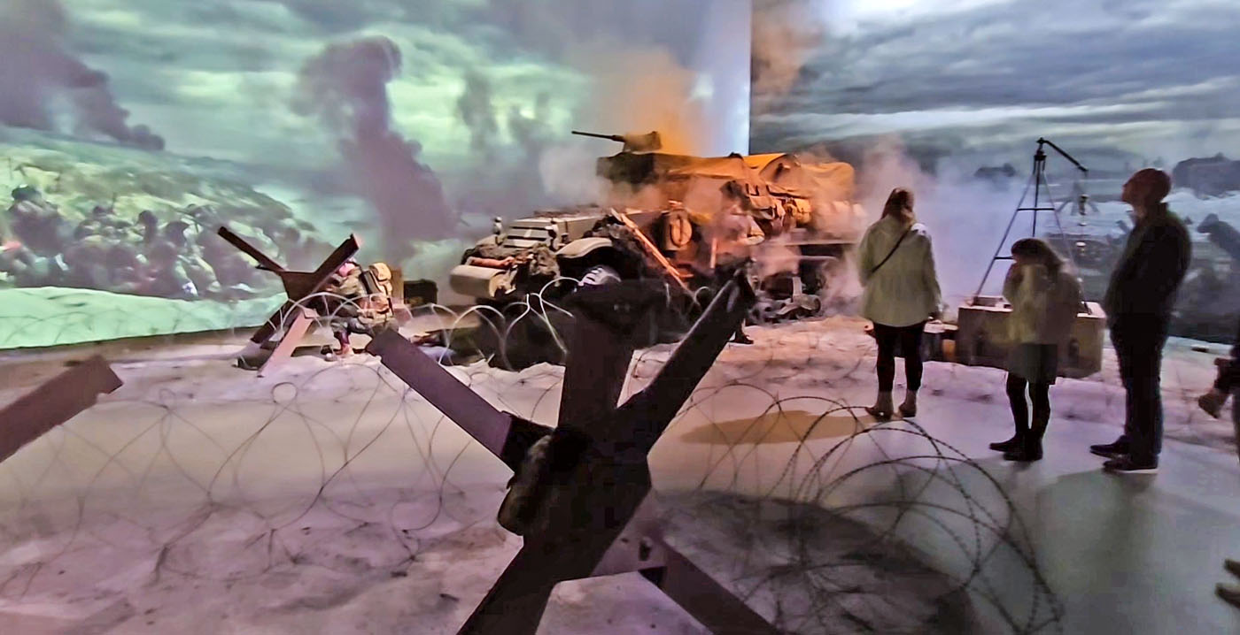 Video: bezoekers Oorlogsmuseum worden onderdeel van invasie Normandië in nieuwe attractie