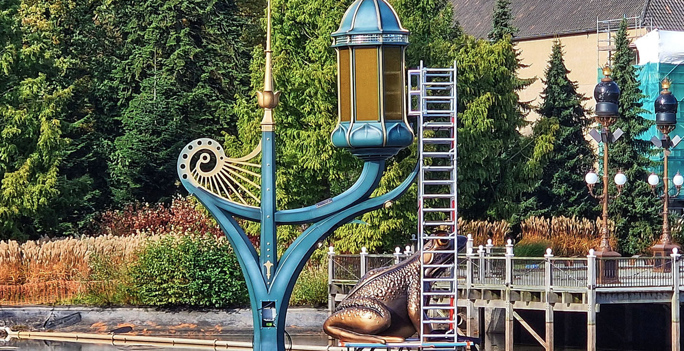 Foto's: nieuwe lantaarns bij Efteling-watershow Aquanura nagenoeg compleet