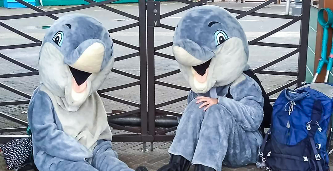 Actievoerders blokkeren ingang van Dolfinarium, park later open