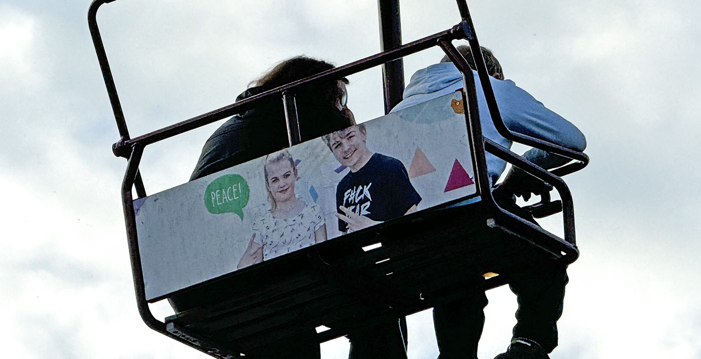 'F#ck fear': Walibi-merchandise te zien op kabelbaan Slagharen