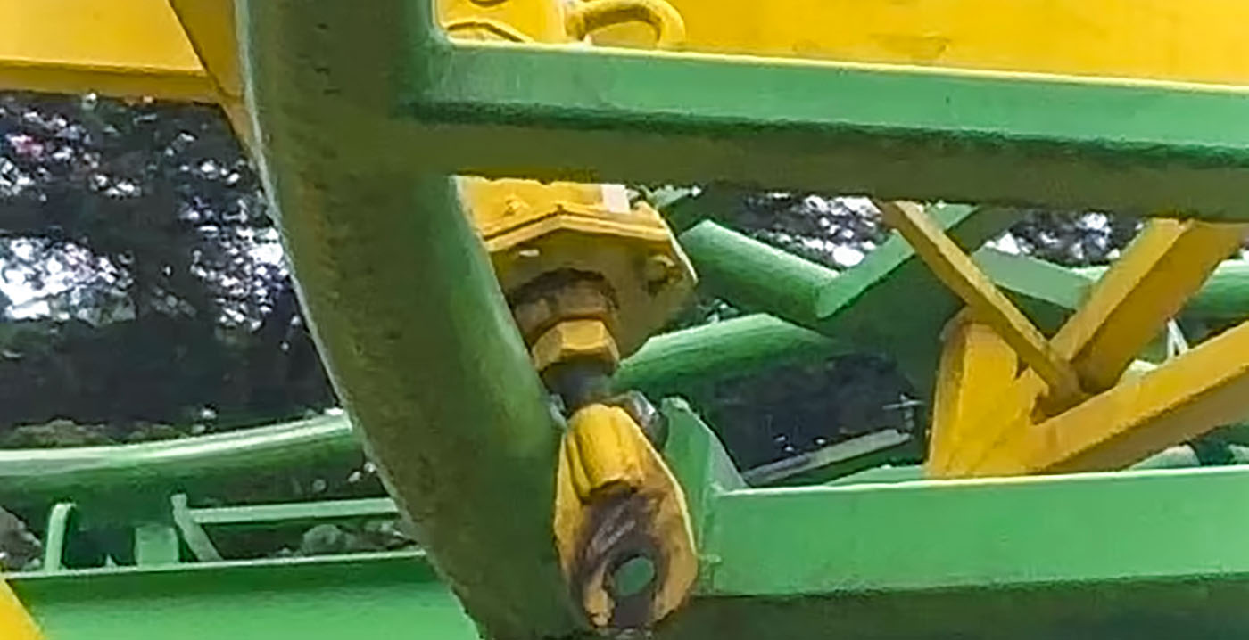 Ongeluk bij Engelse achtbaan: metalen balk raakt los en komt op spoor terecht