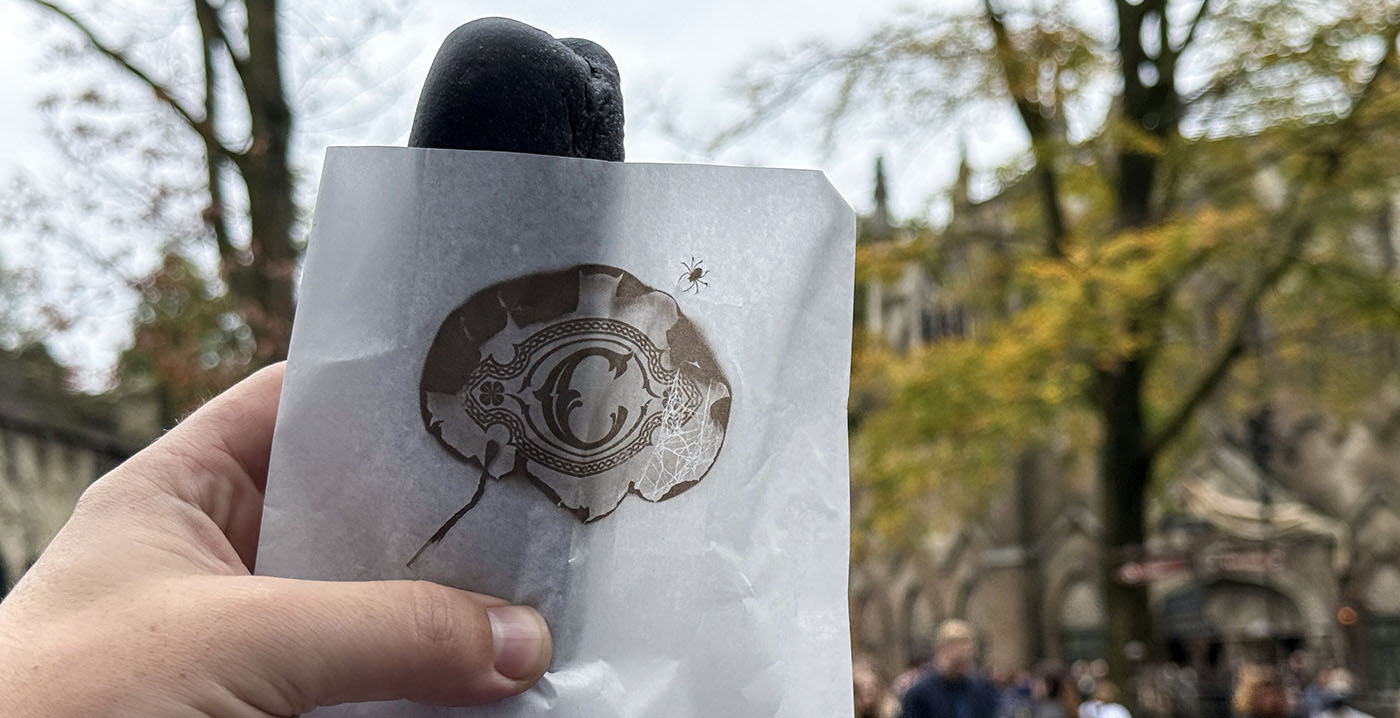 Het verhaal achter de spookworstenbroodjes in de Efteling: 'Volledig onschadelijke kleurstof'