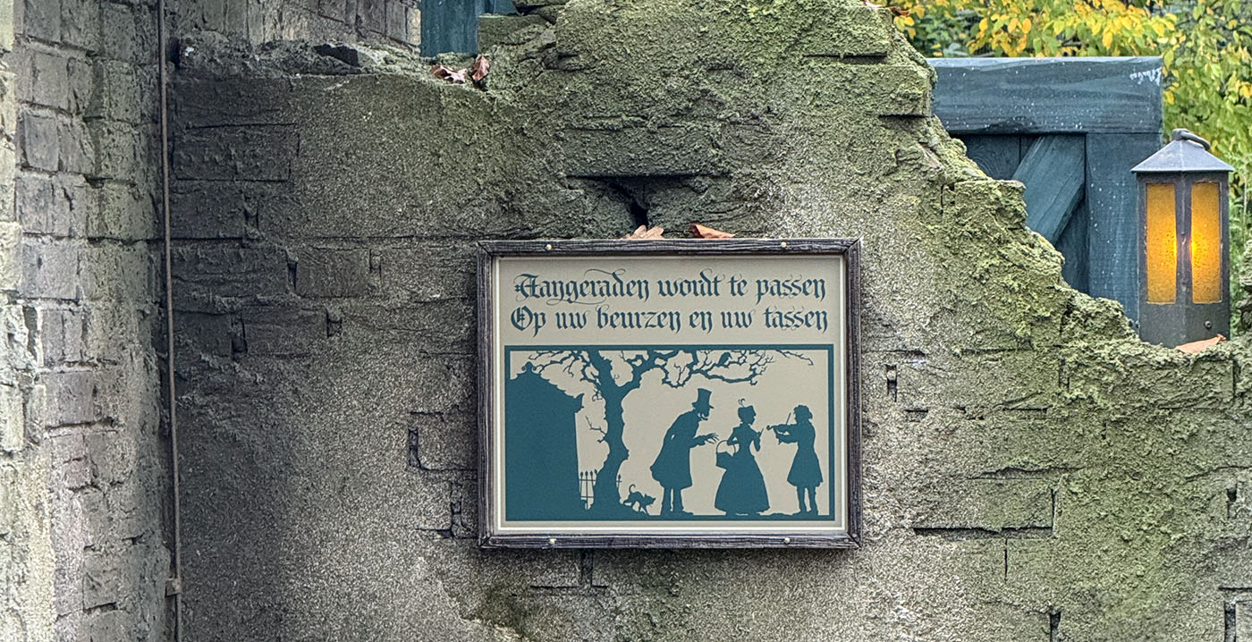 Efteling houdt traditie in ere met waarschuwingsbordje bij Danse Macabre