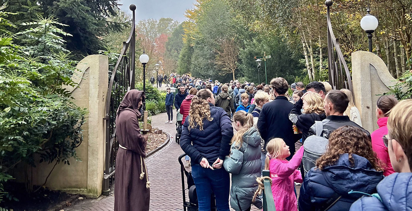 Weer grote drukte vanwege Danse Macabre: Efteling vraagt abonnees om niet met de auto te komen